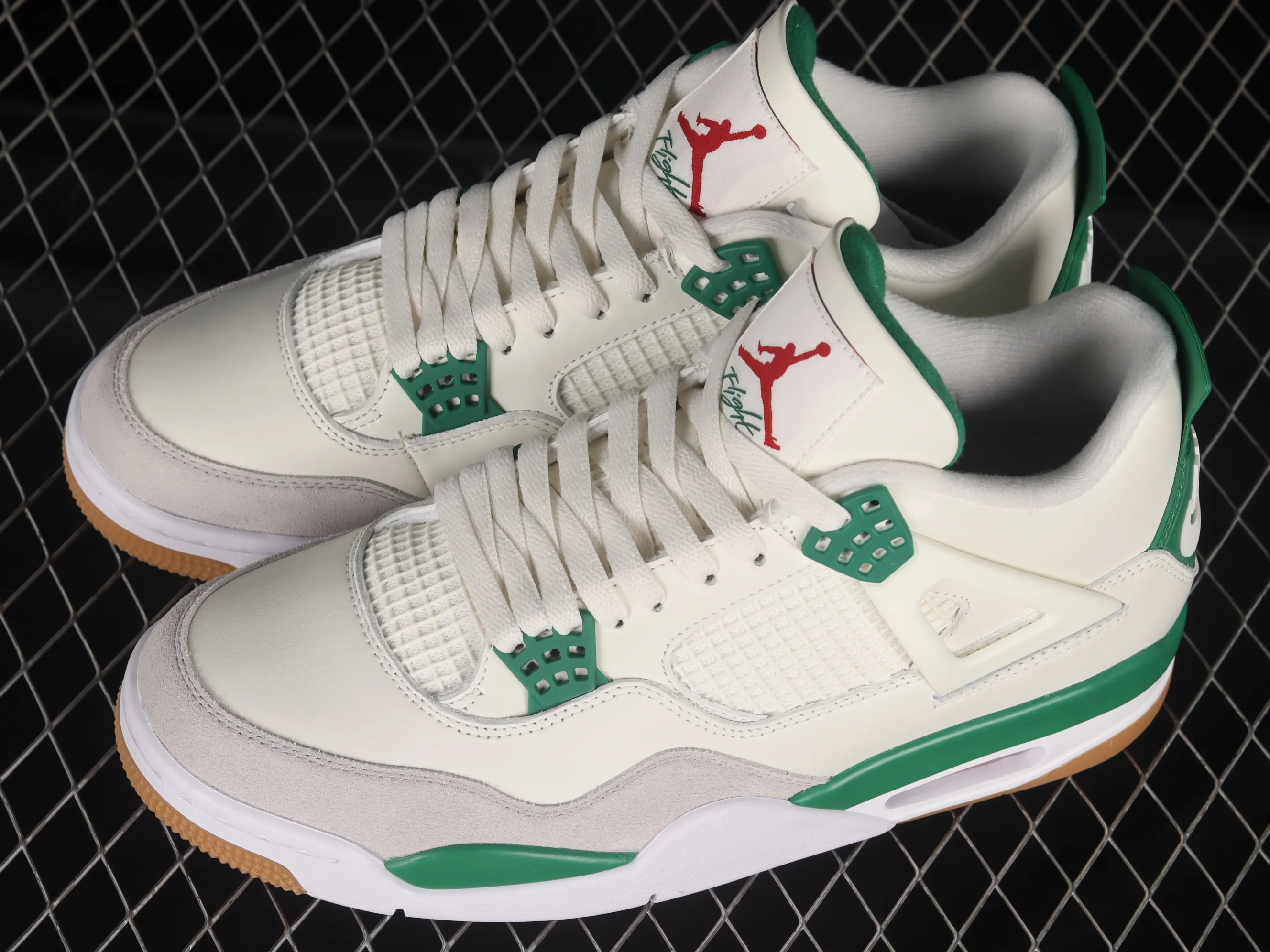 All categories Air Jordan Jordan series basketball shoes Air Jordan 4 pure original version Nk SB x Air Jordan 4 "Pine Green" AJ4 Joe 4 joint white green DR5415-103
